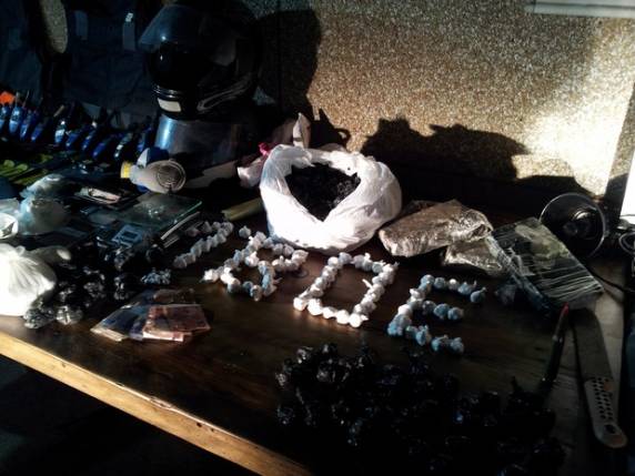 BM
apreende arsenal e drogas em laboratório de refino de cocaína no RS - foto 2