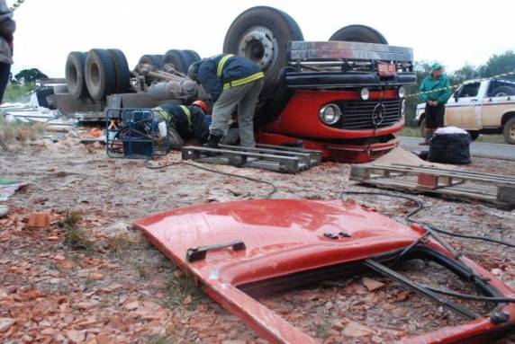 Motorista morreu ao capotar caminhão na BR
285 - foto 2
