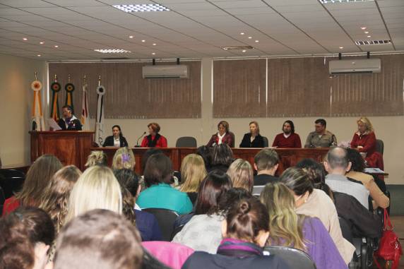 Três de Maio Realiza Encontro Municipal da Rede de Atendimento à Mulher em Situação de Violência - foto 2