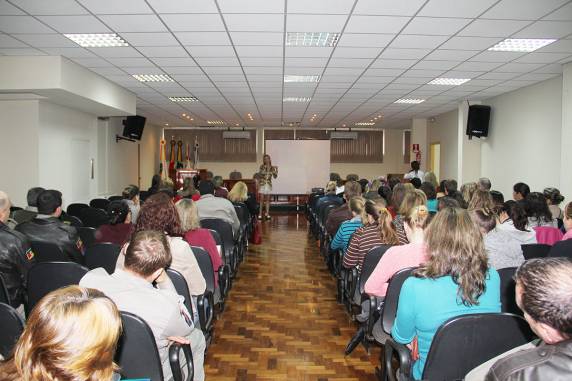 Três de Maio Realiza Encontro Municipal da Rede de Atendimento à Mulher em Situação de Violência - foto 3