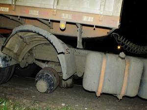 Pedestre morre após ser atingido por roda de caminhão 

em rodovia do RS - foto 2