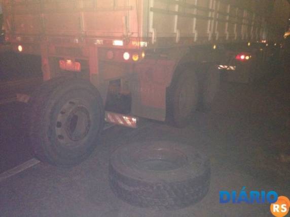 Pedestre morre após ser atingido por roda de caminhão 

em rodovia do RS - foto 3
