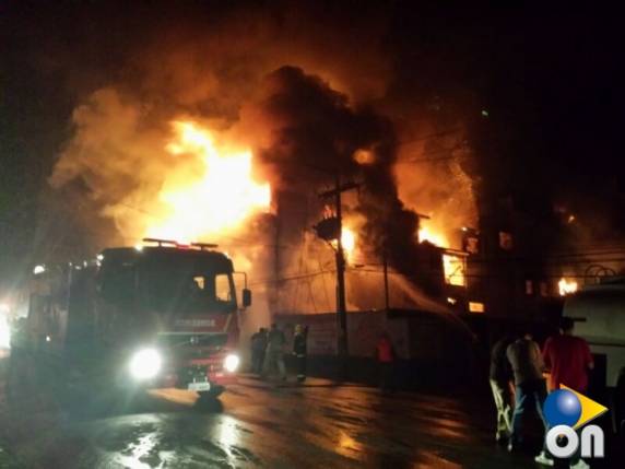 Incêndio no centro de Passo Fundo mobiliza bombeiros de cinco cidades - foto 3