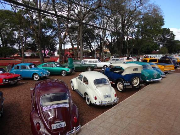Encontro de Carros Antigos em Tuparendi - foto 2