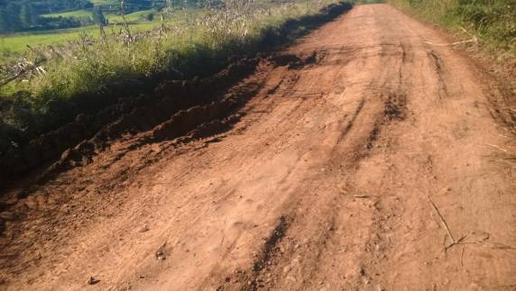 Visitante vem a Três de Maio e deixa um relato da situação
das estradas em Caúna - foto 3