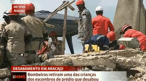Família é resgatada após ficar 34 horas sob escombros
em Aracaju - foto 3