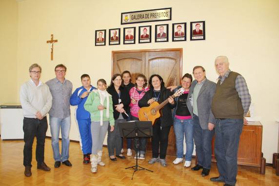 Integrantes da APAE visitam prefeito
Casali - foto 2