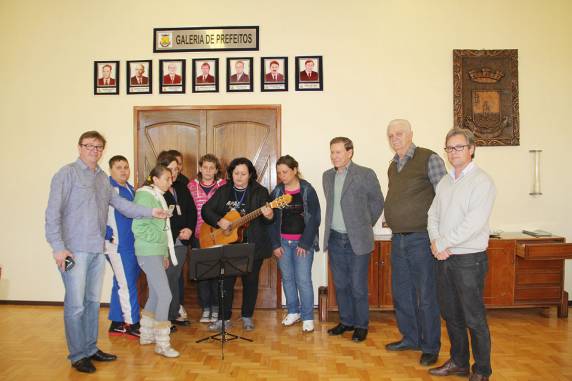 Integrantes da APAE visitam prefeito
Casali - foto 3