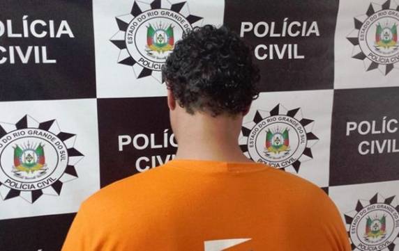 Contra ele havia mandado de prisão definitiva pelo crime de porte 

ilegal de arma de fogo