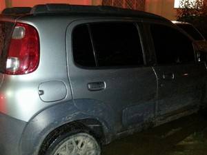 Carro bate em muro e PM encontra 111kg 

de maconha no porta-malas - foto 2