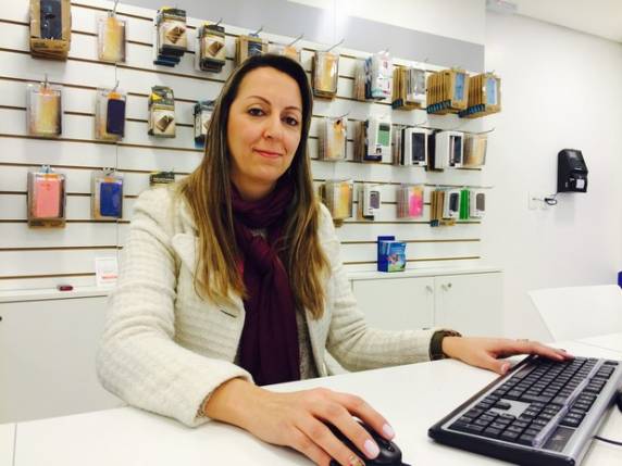 Gerente encontrou dinheiro esquecido em loja de Canoas, no RS