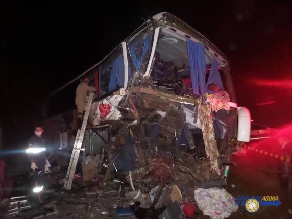 Cinco morrem em acidente com ônibus que saiu de Porto Alegre - foto 2