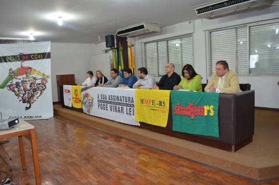 Campanha, que estará nas ruas a partir de hoje, 30, é protagonizado por oito entidades que representam servidores públicos, 

além do Fórum dos Servidores Públicos Estadual e do apoio de outros movimentos