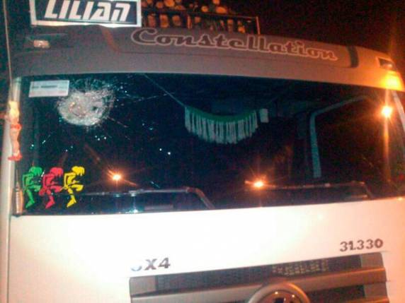 Grupo monta barricada para assaltar motoristas na BR-448 no RS, diz PRF - foto 2