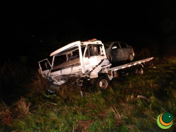 Colisão frontal entre carro e caminhão deixa um morto e três feridos em Passo Fundo - foto 2
