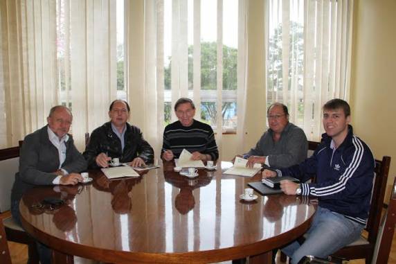 Executivo assina convênios com entidades - foto 3