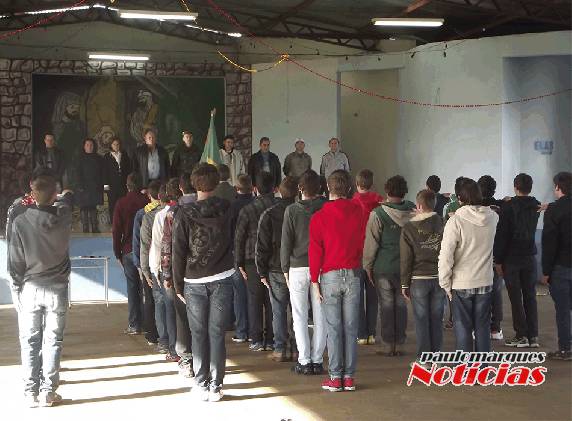 Jovens prestam juramento a bandeira e são dispensados do serviço militar - foto 2