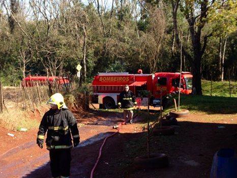 Fogo consome casa nas proximidades da Usina Velha em Ijuí - foto 3