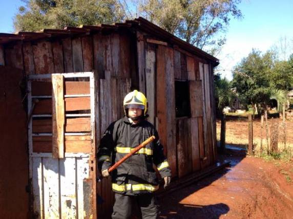 Fogo consome casa nas proximidades da Usina Velha em Ijuí - foto 2