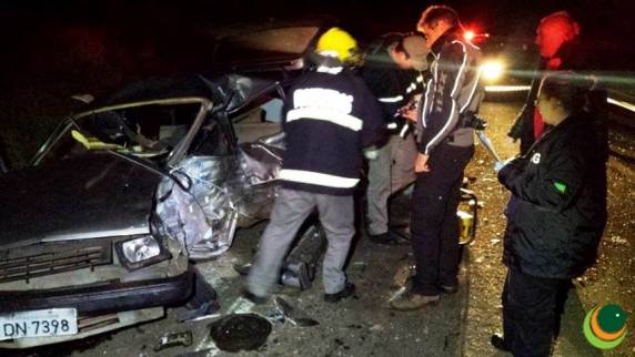 Acidente deixa um morto e cinco feridos na ERS 153 - foto 3