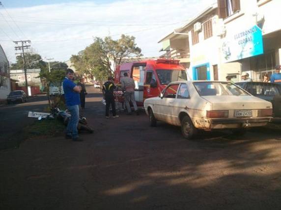 Acidente de trânsito na Avenida Tuparendi em Santa Rosa - foto 2