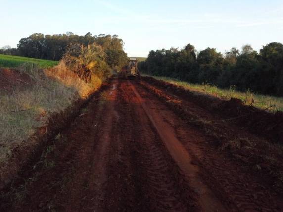 Secretaria de Obras realiza melhorias em Três de Maio - foto 2
