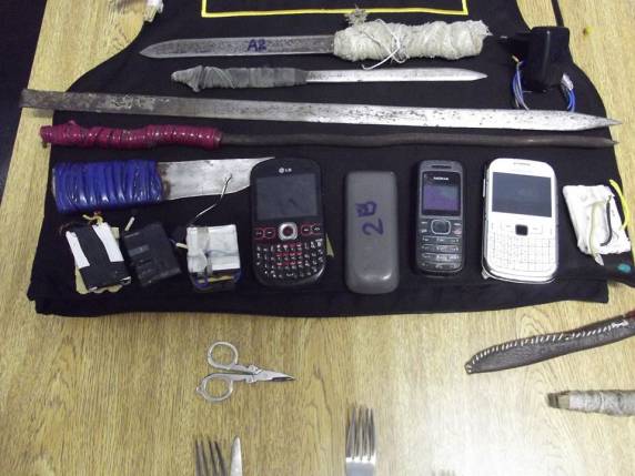 Polícia encontra diversos
objetos em revista ao Presídio Estadual de Santa Rosa - foto 3