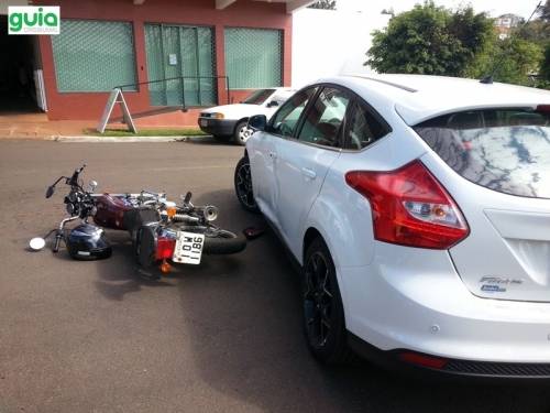 Acidente de trânsito deixou motociclista
ferido na Avenida Castelo Branco em Crissiumal - foto 2