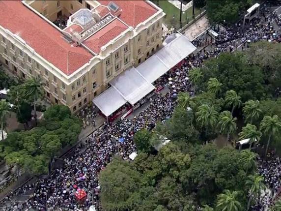 Corpo de Eduardo Campos é sepultado no Recife - foto 2