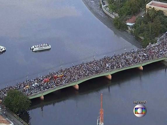 Corpo de Eduardo Campos é sepultado no Recife - foto 3