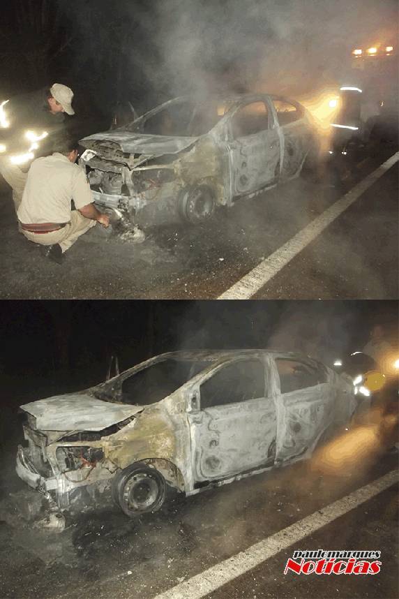 Veículo incendeia e é destruído pelo fogo em Três de Maio - foto 2