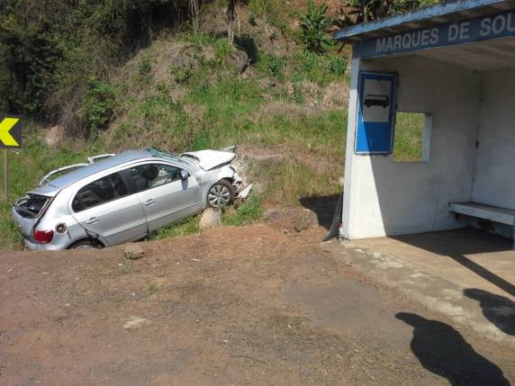 Mulher morre e oito ficam feridos em acidente na BR-386 - foto 3