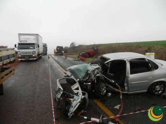 Mulher morre presa as ferragens de veículo em acidente na manhã desta segunda-feira - foto 3