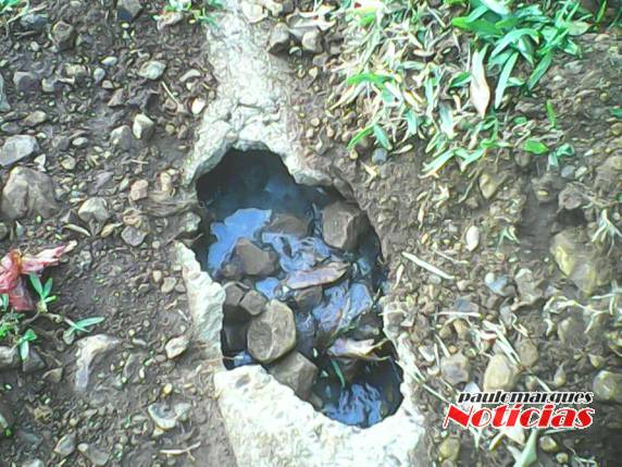Canos danificados expõem esgoto ao relento na Vila Schardong - foto 3