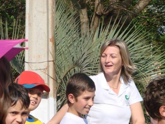 A 

professora faleceu em 2009