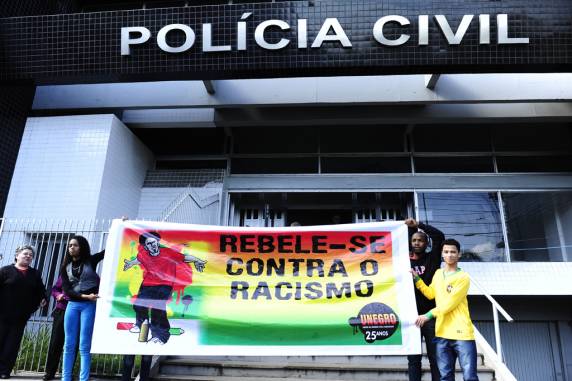 Torcedora admite ter
gritado a palavra macaco, mas diz que não queria ofender - foto 2