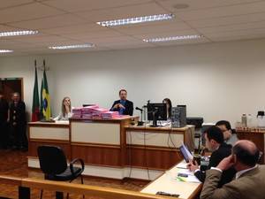 Ré no caso Bernardo participa de audiência no Fórum de Três Passos - foto 2