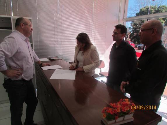Executivo Municipal
faz mais uma doação de área para Indústria Inhacorense - foto 3