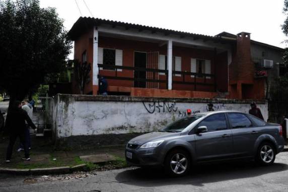 Polícia
prende suspeito de atear fogo contra casa de torcedora gremista - foto 2