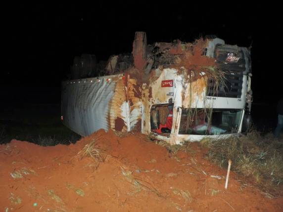 Dois homens morrem em colisão frontal entre carro e caminhão na BR-158 em Júlio de Castilhos - foto 2