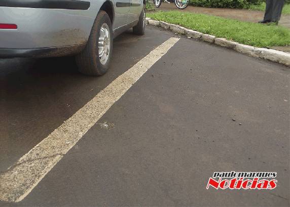 Acidente envolve automóvel e moto no
centro de Três de Maio - foto 3