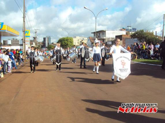 Orgulho gaúcho e brasileiro na avenida em Três de Maio - foto 2