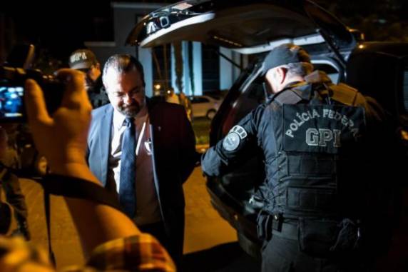 Prisão ocorreu por volta das 19h na Avenida Brasil, principal via da cidade