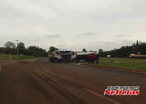 Caminhões colidem na BR-472 em Três de Maio - foto 3