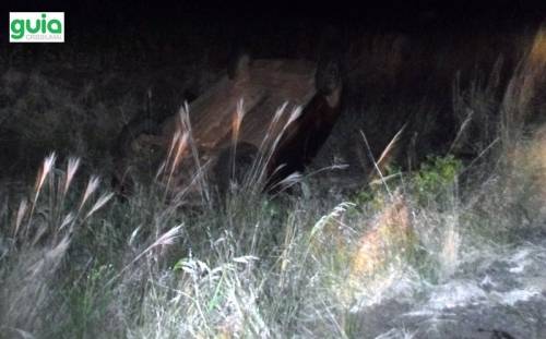 Veículo Fiat Pálio capotou entre Humaitá e Crissiumal na madrugada deste domingo - foto 3
