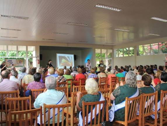 Secretaria de
Desenvolvimento Social promove palestra para idosos - foto 2