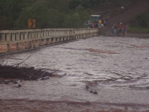 Enchente histórica
no Rio Buricá faz ponte da Cascata ficar submersa depois de décadas - foto 3