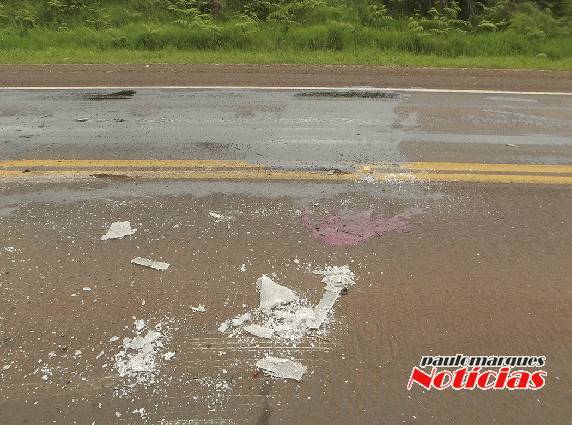 Ambulância da prefeitura de Giruá tomba na BR-472, quatro pessoas ficaram feridas - foto 3