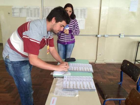 Estão escalados para trabalhar 3.033 

juízes eleitorais e cerca de 22 mil servidores da Justiça Eleitoral