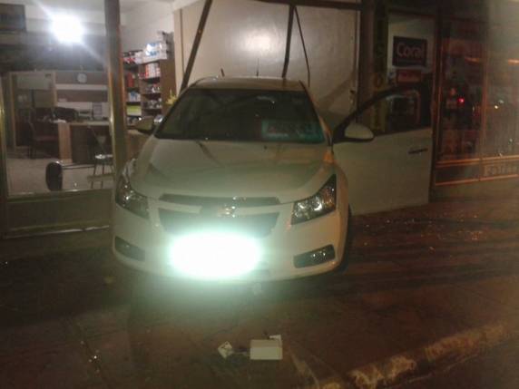 Veículo invade loja de informática em Tenente Portela - foto 2